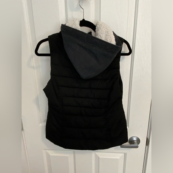 HOLLISTER Sherpa-lined Puffy Vest - Picture 4 of 6